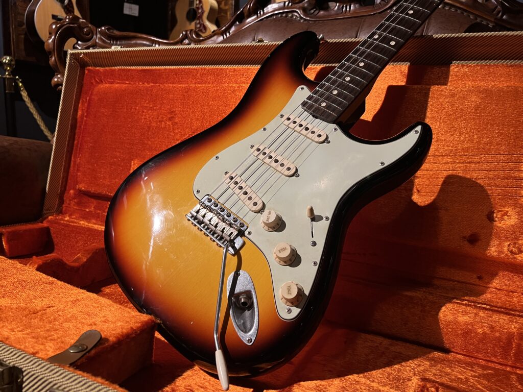 店頭にて、Fender CS 1960 N.O.S. ストラトキャスターを買取させて頂き 